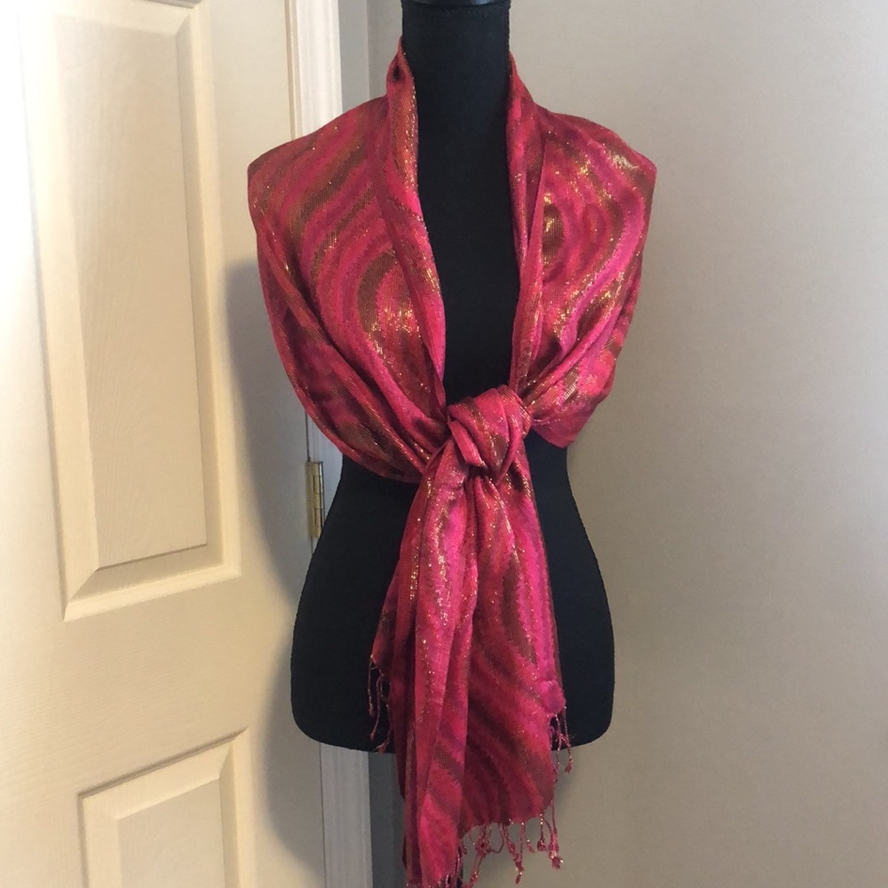 Shimmering scarf/wrap - Picture 2 of 3